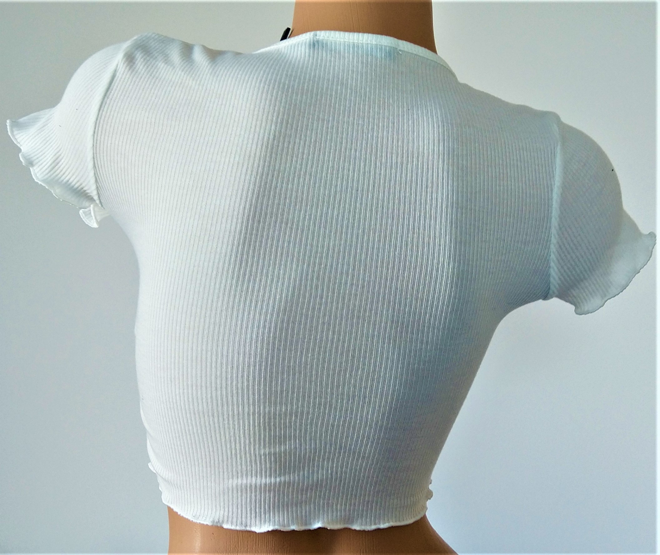 Bílý crop top