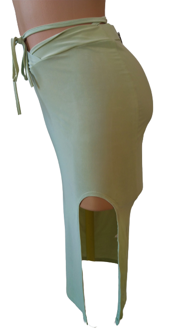 Zelená sukně s rozparkem BOOHOO